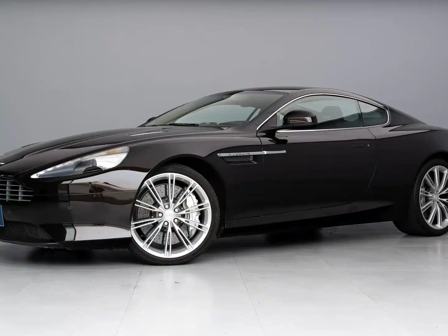 Фото 2 - Aston Martin Virage