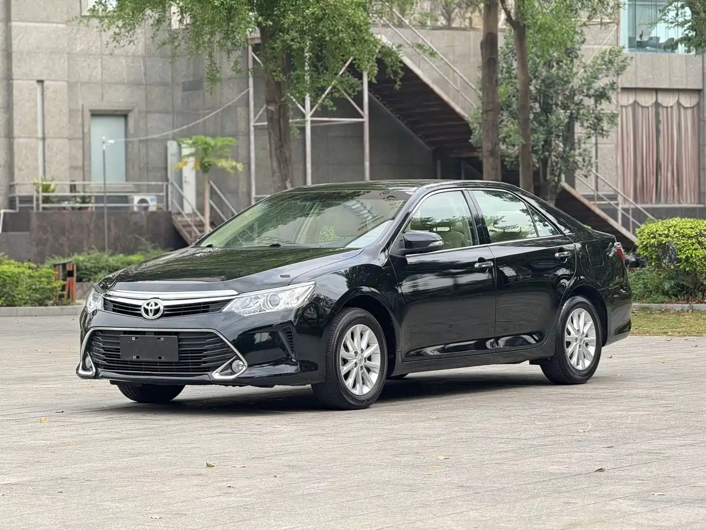 Toyota Camry 2016 2.0G 10th Anniversary Leading Edition