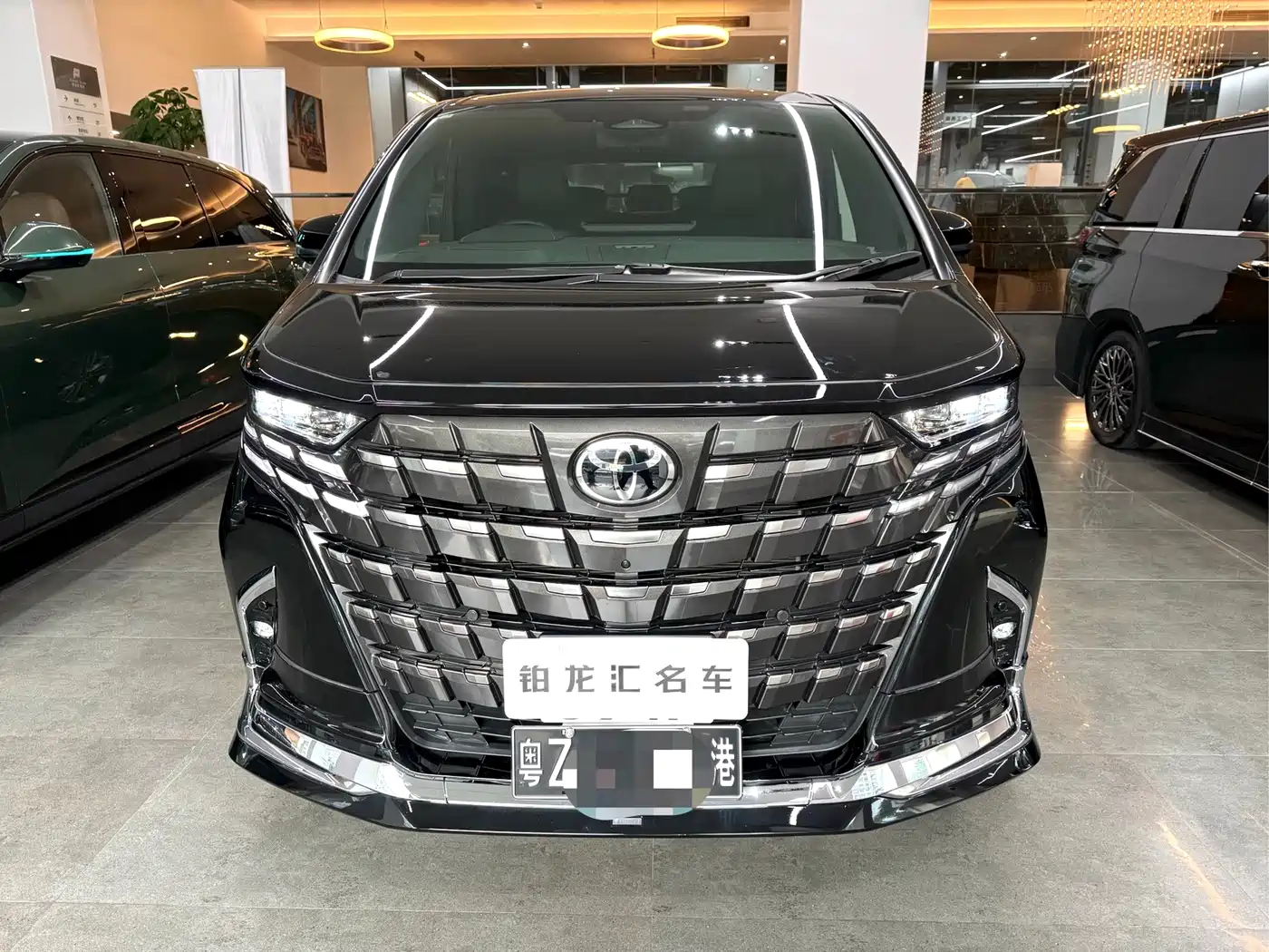 Toyota Alphard 2025 Hybrid 2.5L Ultimate Gold Edition