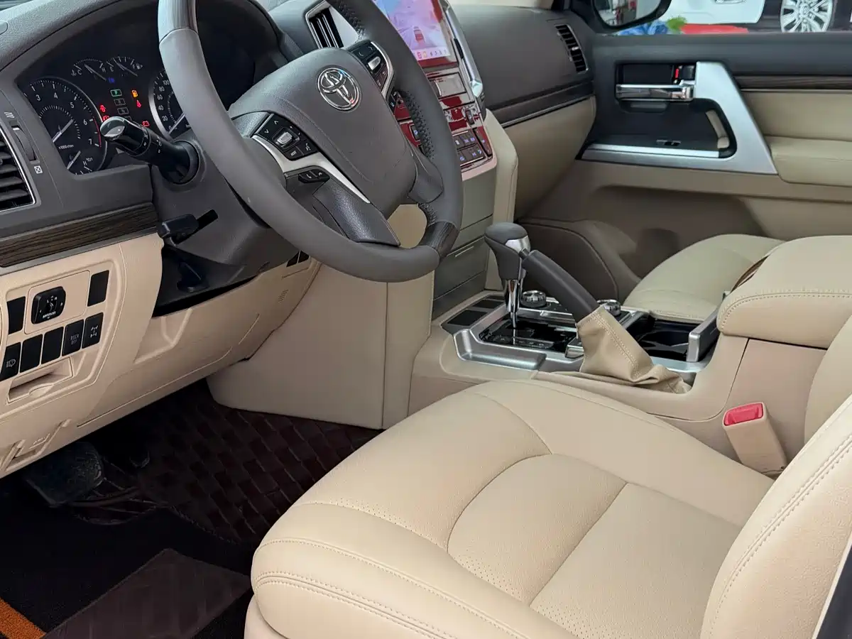 Toyota Land Cruiser 2012 4.0L Automatic VX фото 9
