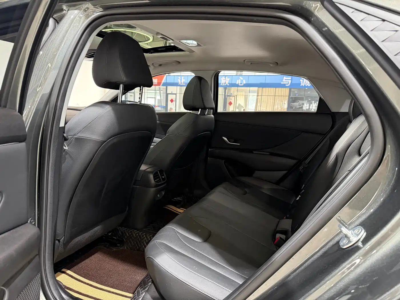 Hyundai Elantra 2023 Model 1.5L CVT LUX Premium Edition фото 8