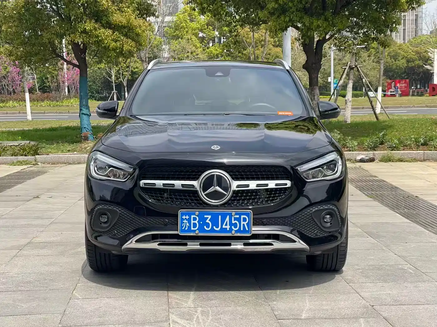 MERCEDES-BENZ GLA