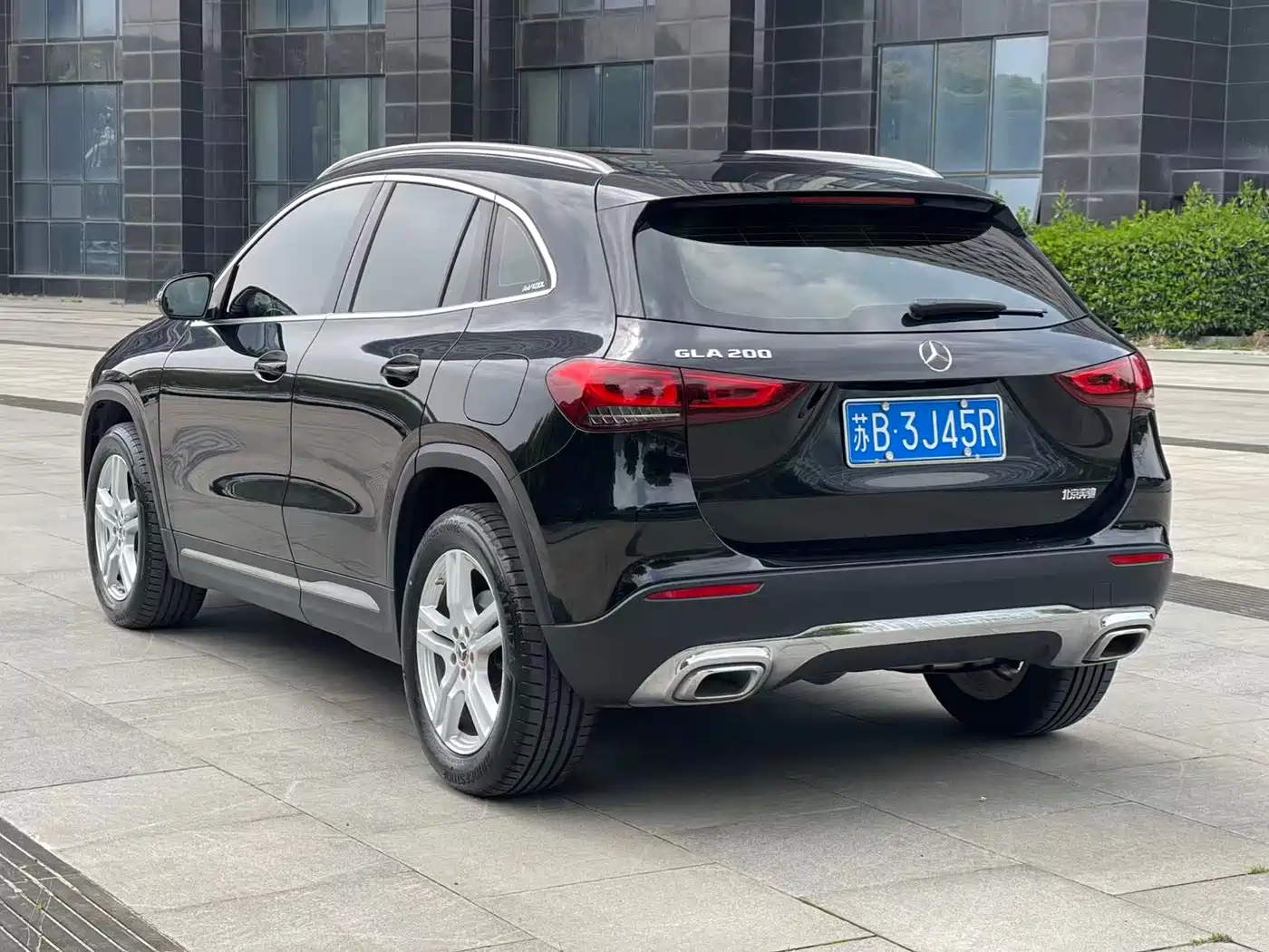 MERCEDES-BENZ GLA