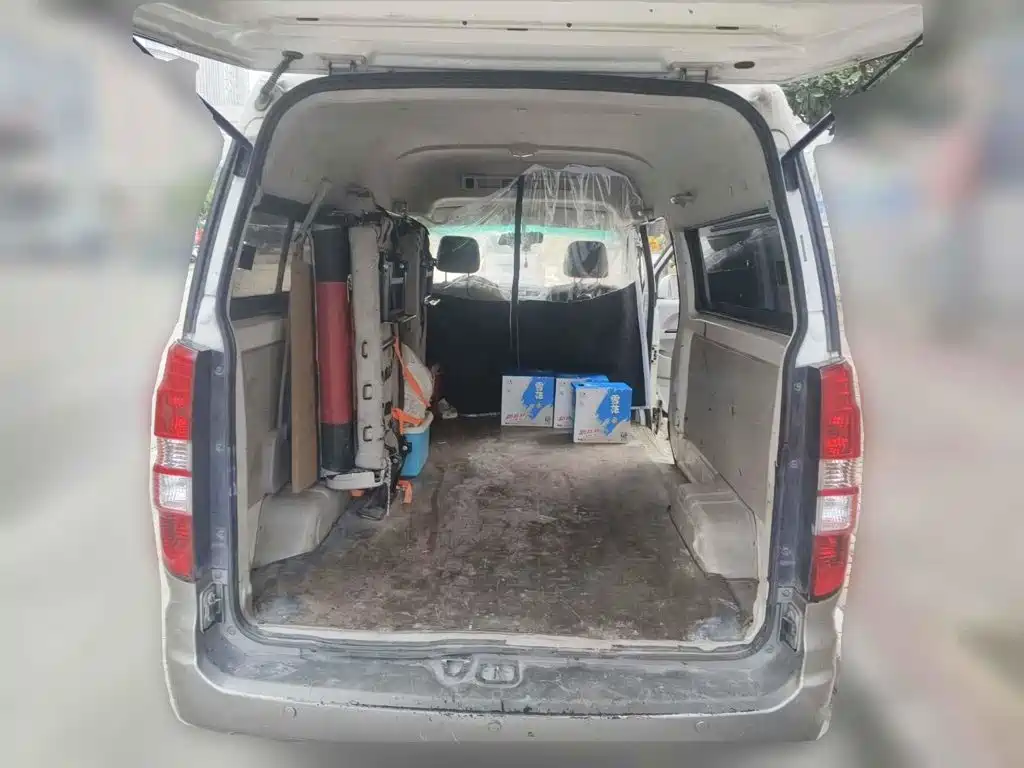 Jinbei New Hiace X30L CNG 2023 2023 100L CNG Wealth Edition Passenger Van 6/7 Seats with Central AC SWCC15M