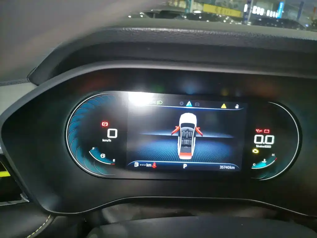 Фото 8 - Roewe i5
