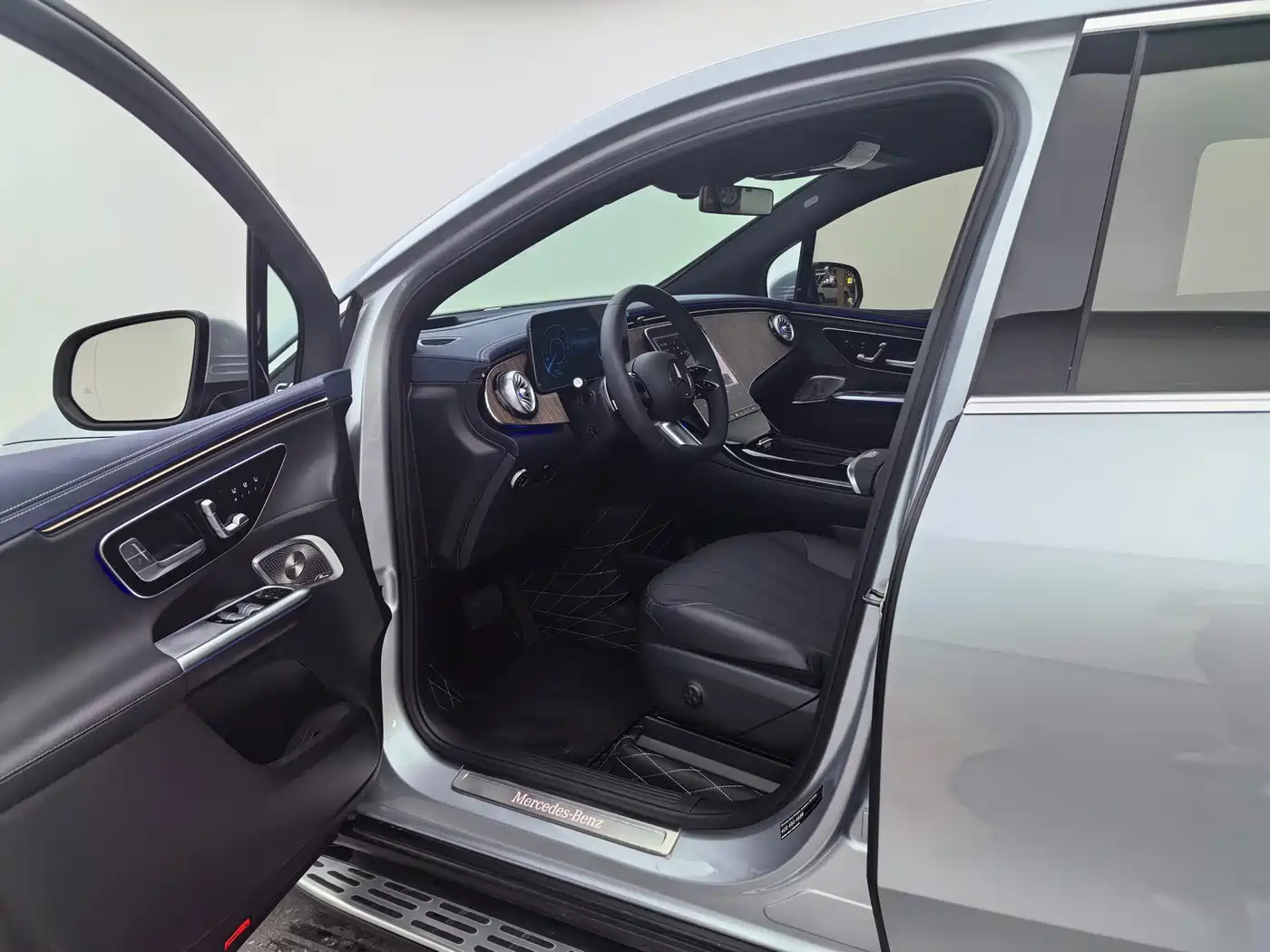 Mercedes-Benz EQE SUV 2023 350 4MATIC Luxury Edition фото 18