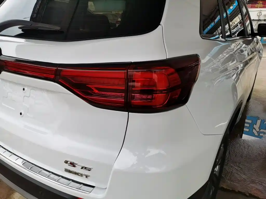 Photo 8 - Changan CS75