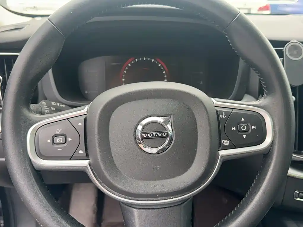 Фото 19 - Volvo XC60