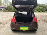 Фото 15 - Suzuki Swift