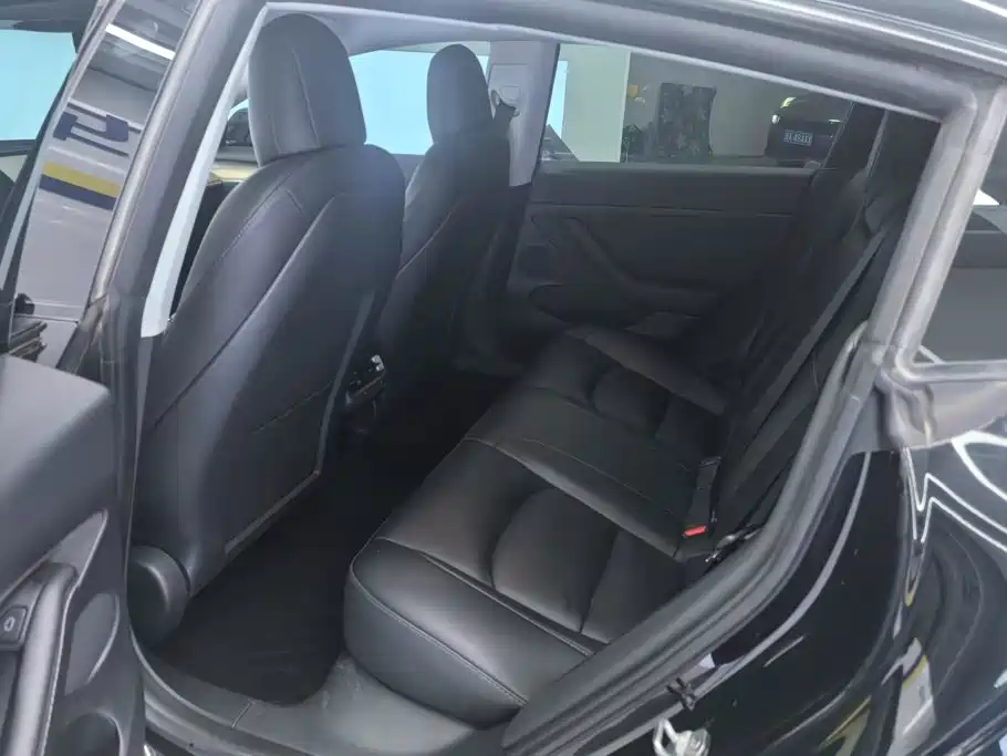 Фото 11 - Tesla Model 3