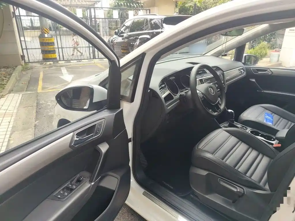 Volkswagen Touran 2018 2018 Touran L 280TSI DSG Comfort 7-seater China V