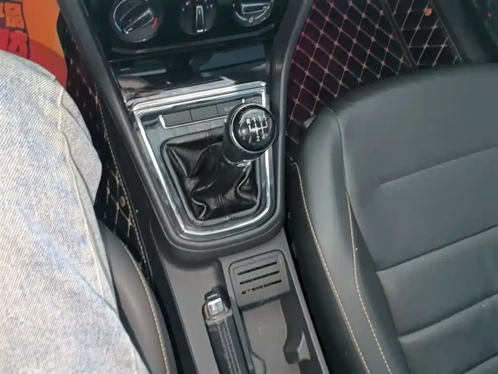 Volkswagen Bora 2016 Model 1.6L Manual Comfort фото 14