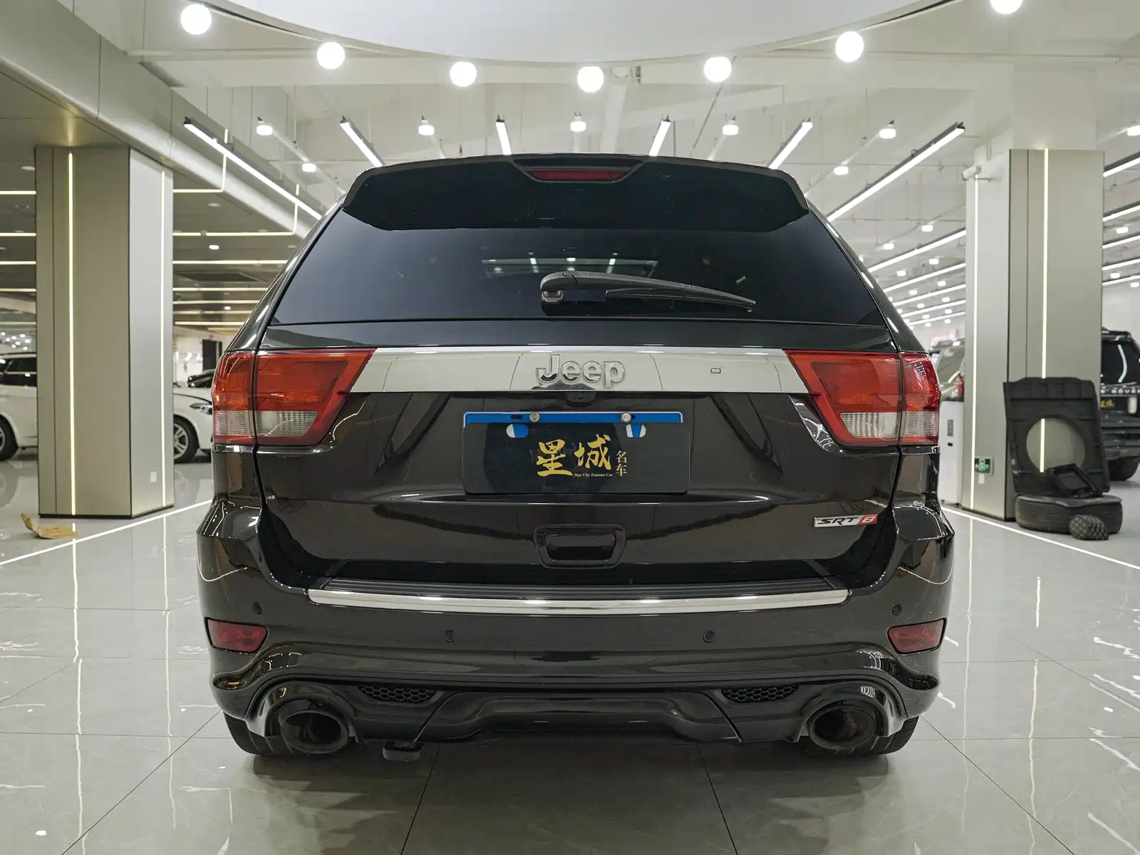 صورة 5 - Jeep Grand Cherokee SRT