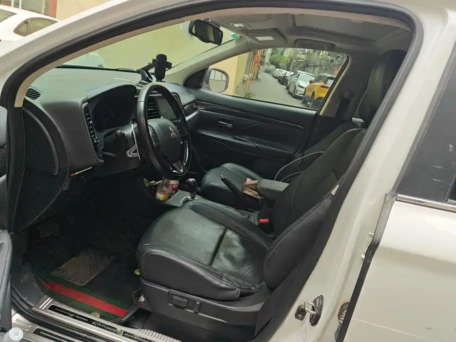 Mitsubishi Outlander 2017 2016 2.4L 4WD Luxury Edition 7-seater