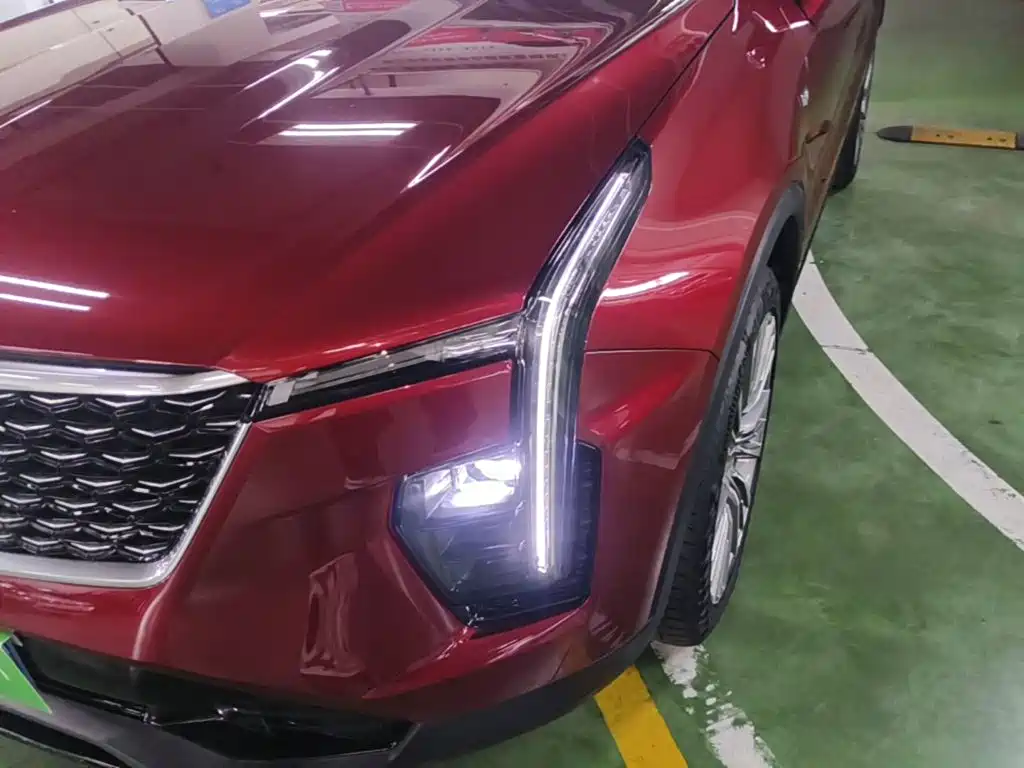 Фото 24 - Cadillac XT4
