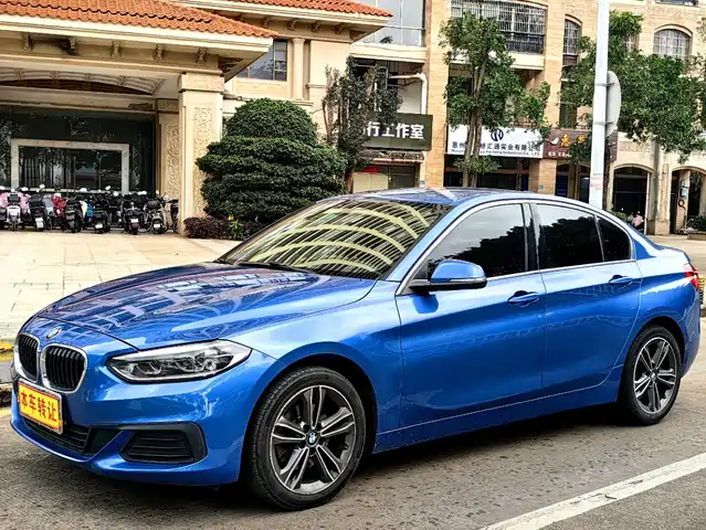 BMW 1 SERIES