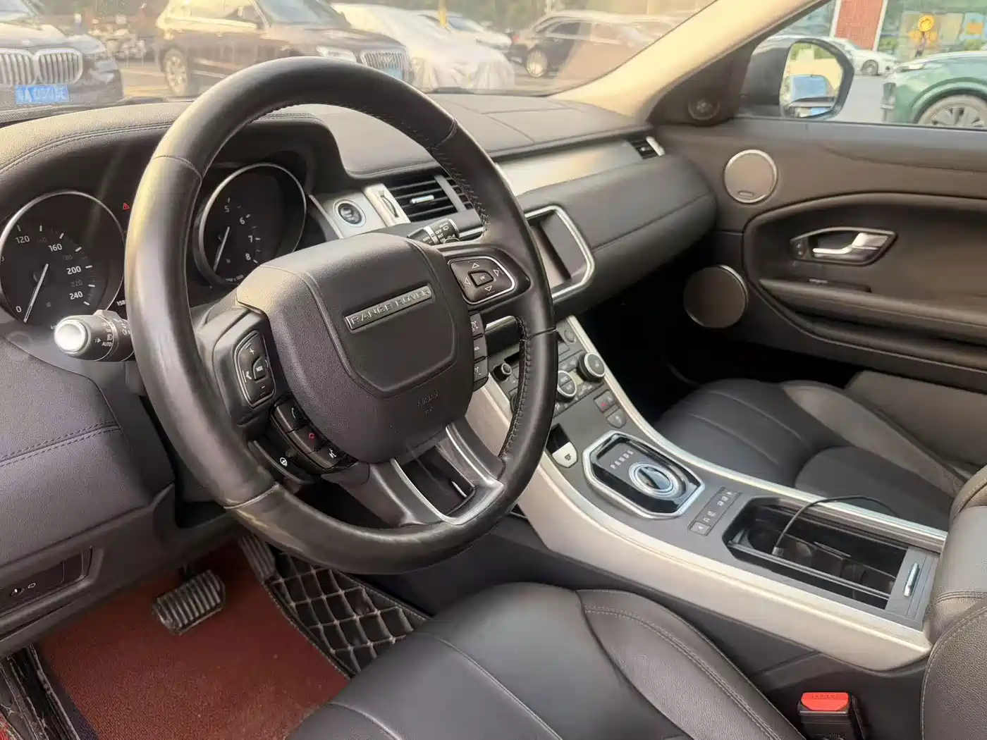 Photo 10 - Land Rover Range Rover Evoque