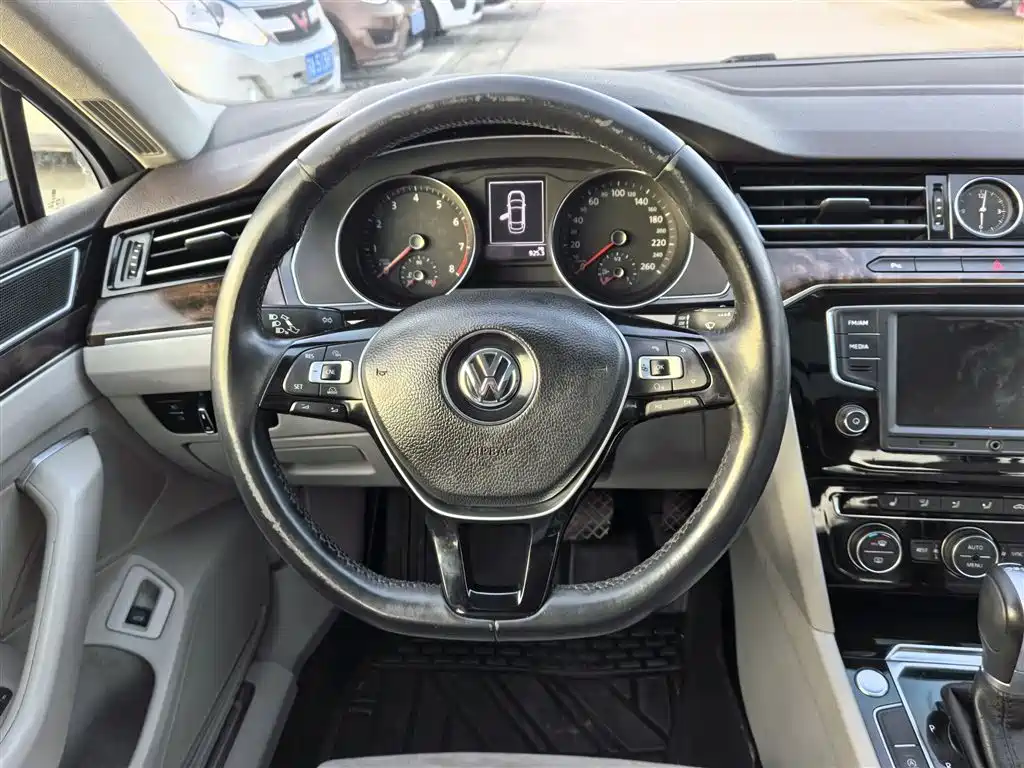 Volkswagen Magotan 2017 330TSI DSG Luxury фото 3