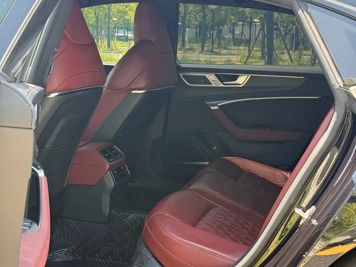 Audi A7L 2023 45 TFSI quattro S-line Black Warrior Edition фото 5