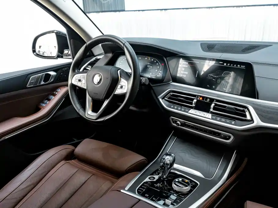Фото 24 - BMW X7