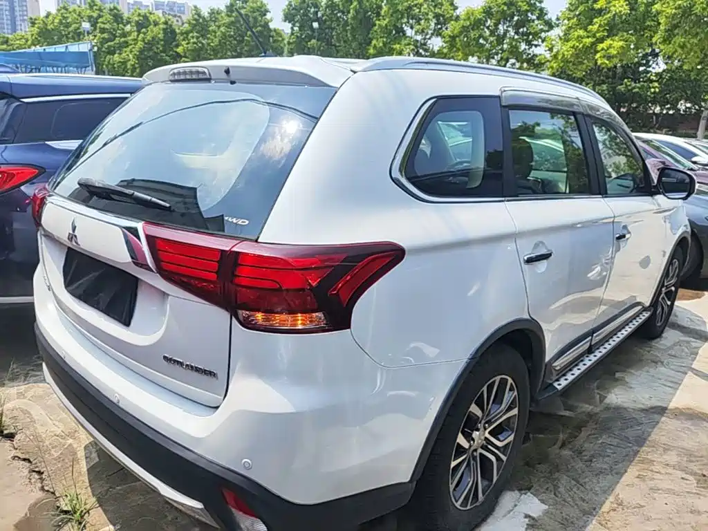 Mitsubishi Outlander 2017 2016 2.4L 4WD Elite Edition 5-seater