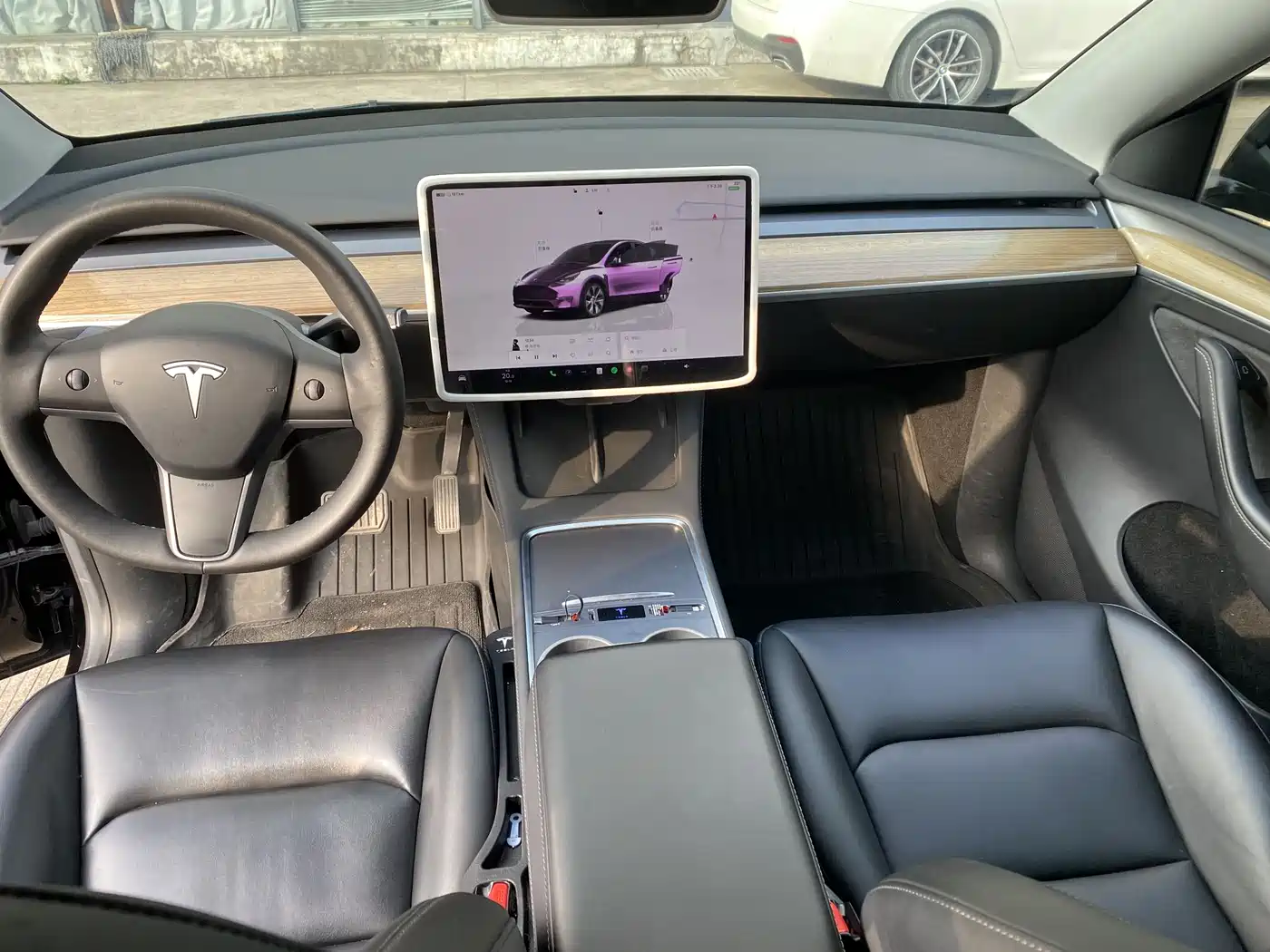 TESLA MODEL Y