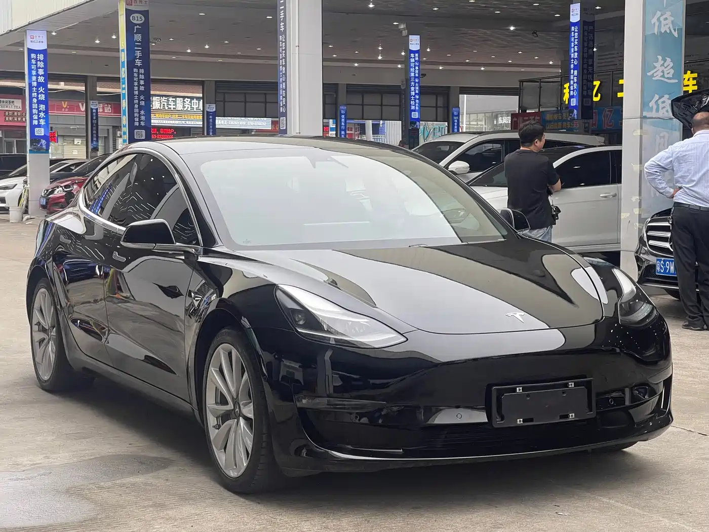 TESLA MODEL 3