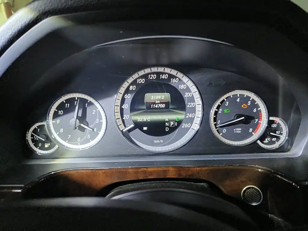 Фото 4 - Mercedes-Benz E-Class