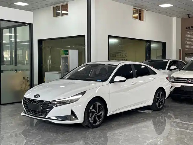 Hyundai Elantra 1.5L CVT LUX, Премиум
