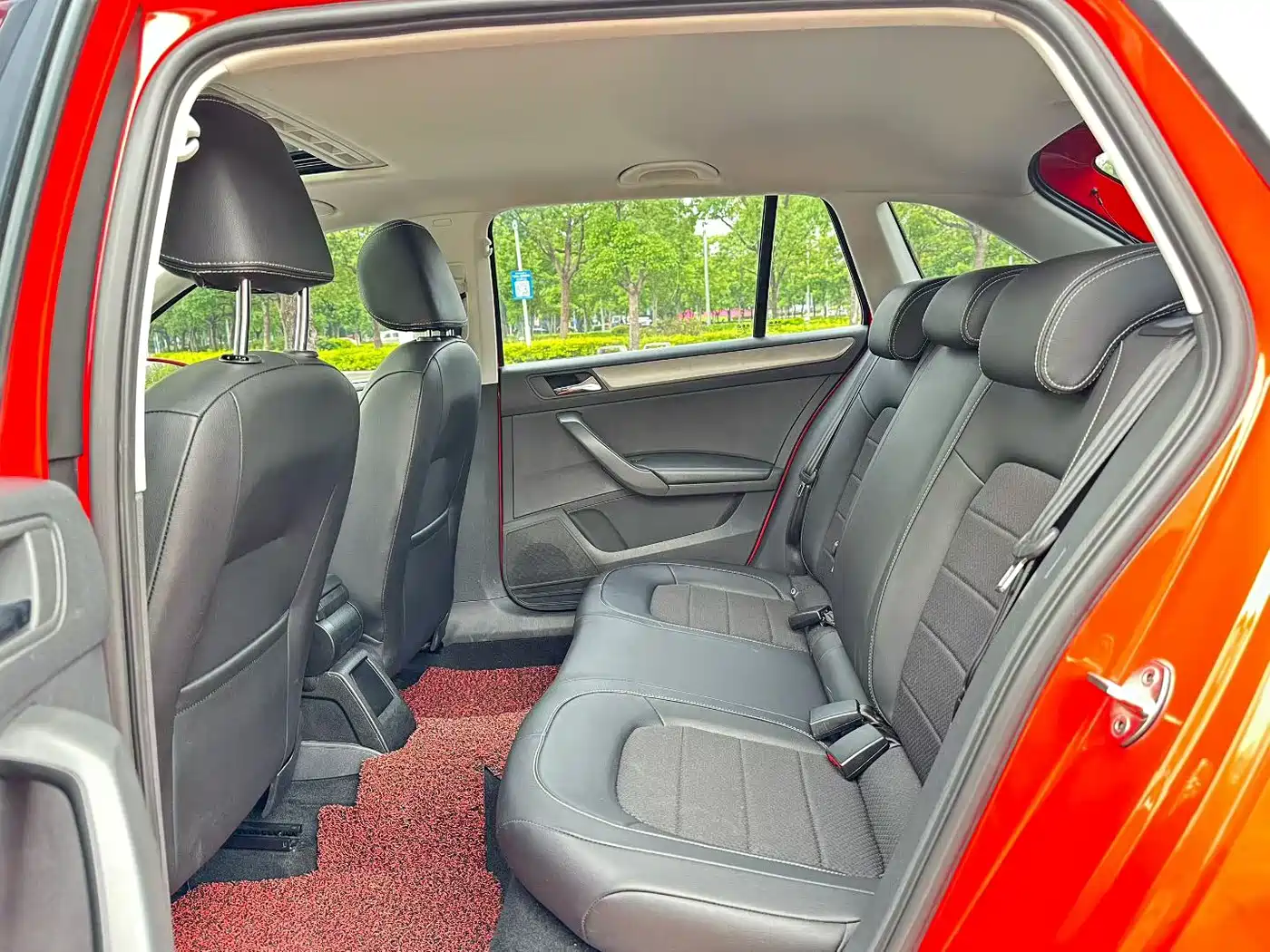 Škoda Skoda Rapid Spaceback 2016 Facelift 1.6L Automatic Innovation Edition фото 5
