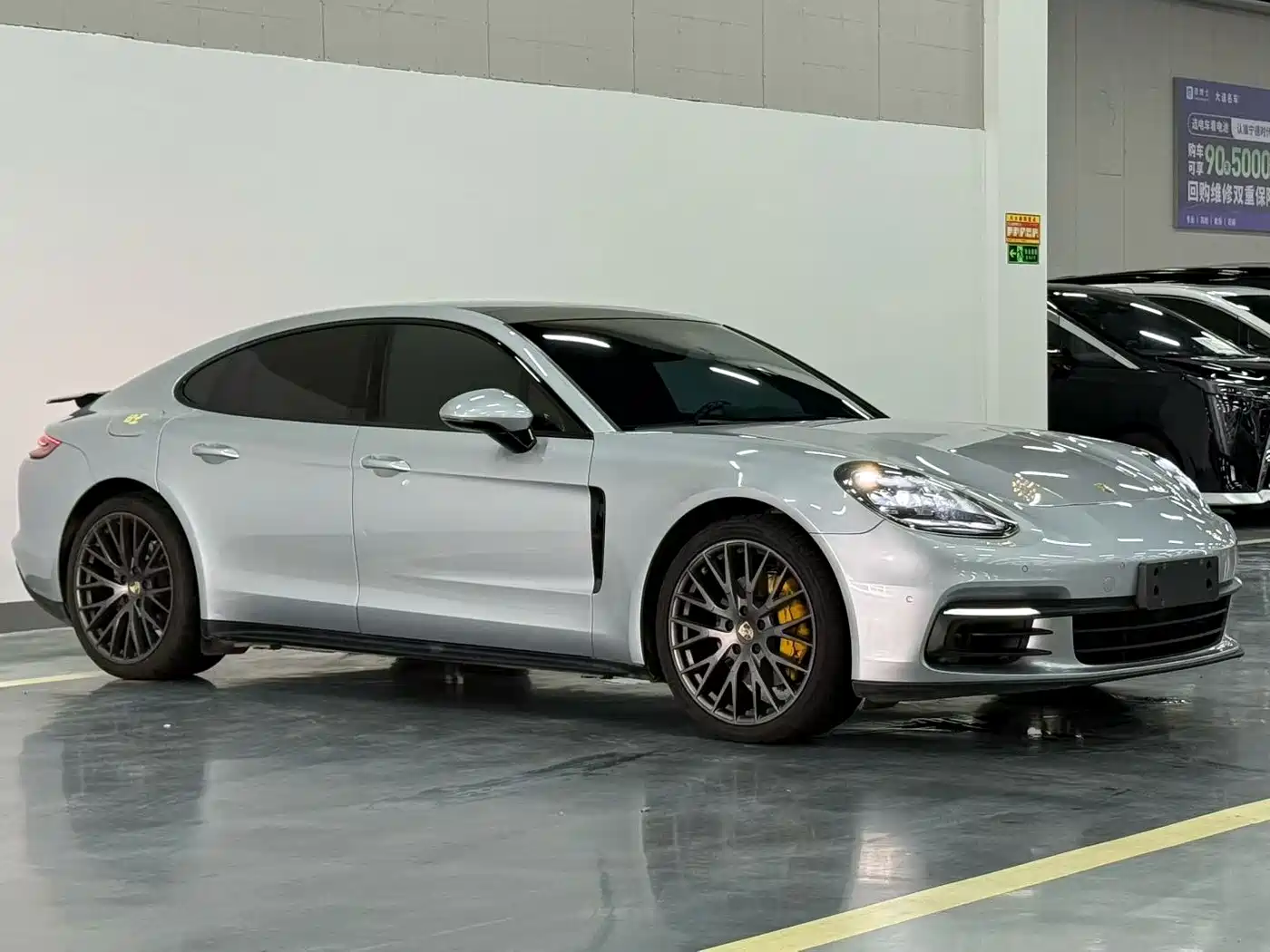 Фото 3 - Porsche Panamera