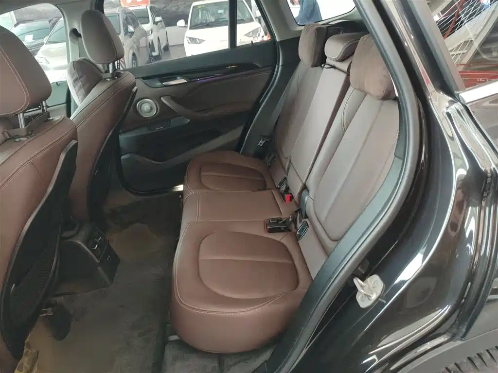 BMW X1 2022 sDrive25Li Leading фото 17