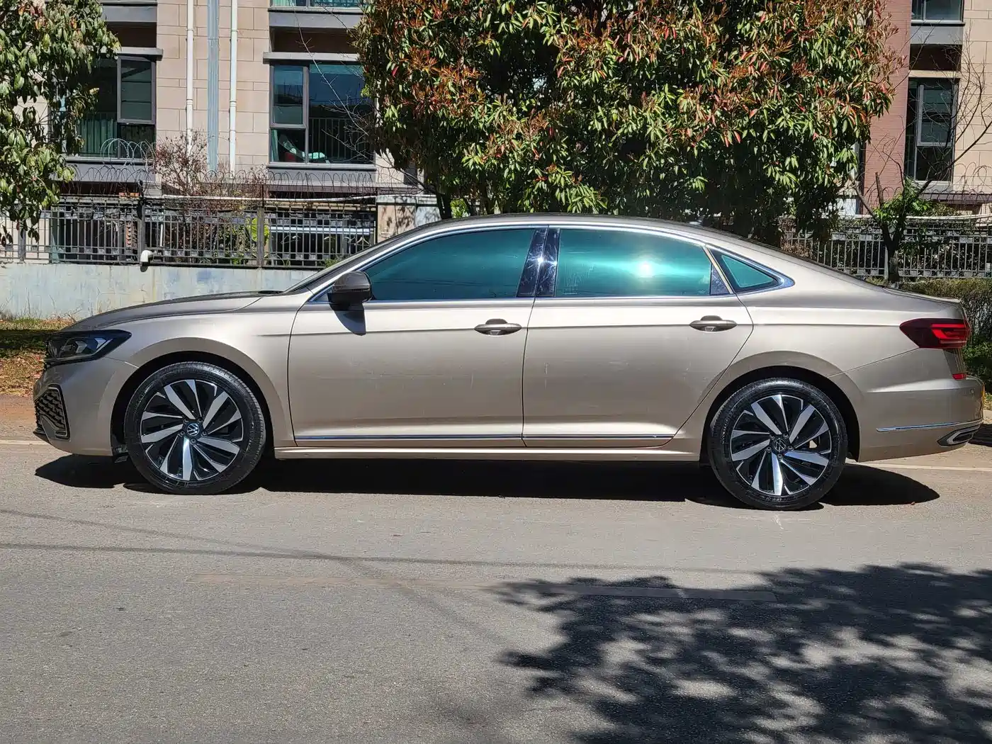 Volkswagen Passat 2022 330TSI Starlight Elite Edition фото 10