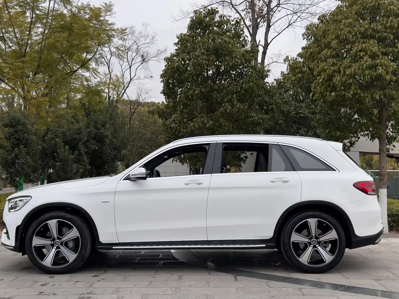 Mercedes-Benz GLC 2022 Facelift GLC 300 L 4MATIC Dynamic Collector's Edition фото 4