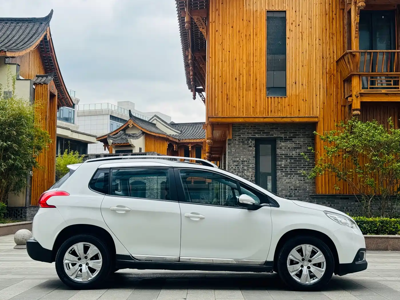 Peugeot 2008 2014 1.6L Automatic Fashion Edition фото 5