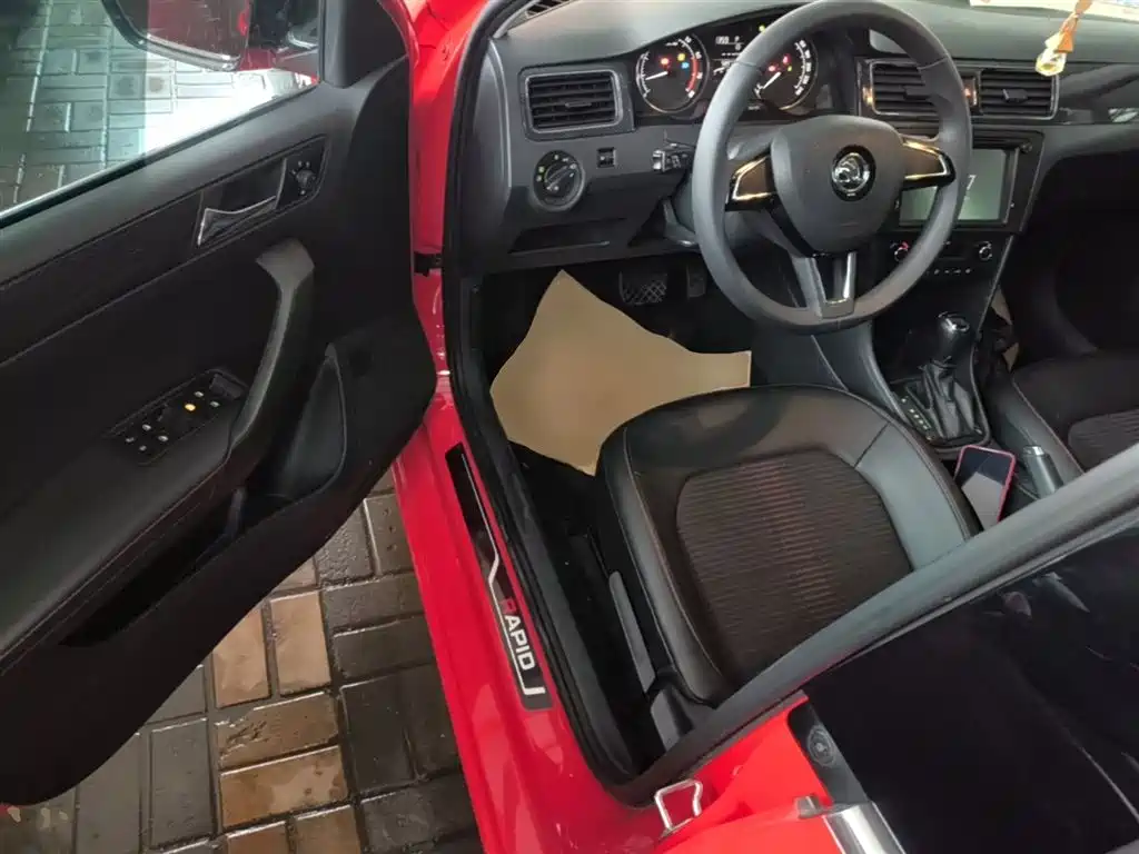 Škoda Skoda Rapid Spaceback 2016 Facelift 1.6L Automatic Smart Edition фото 16