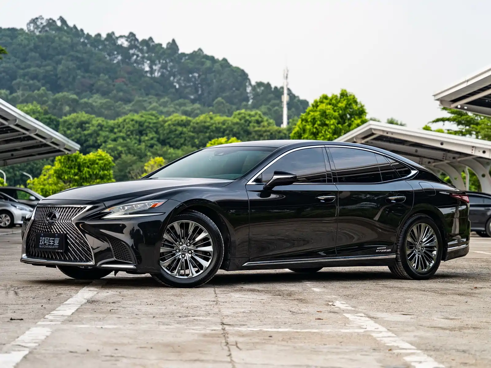 Фото 1 - Lexus LS