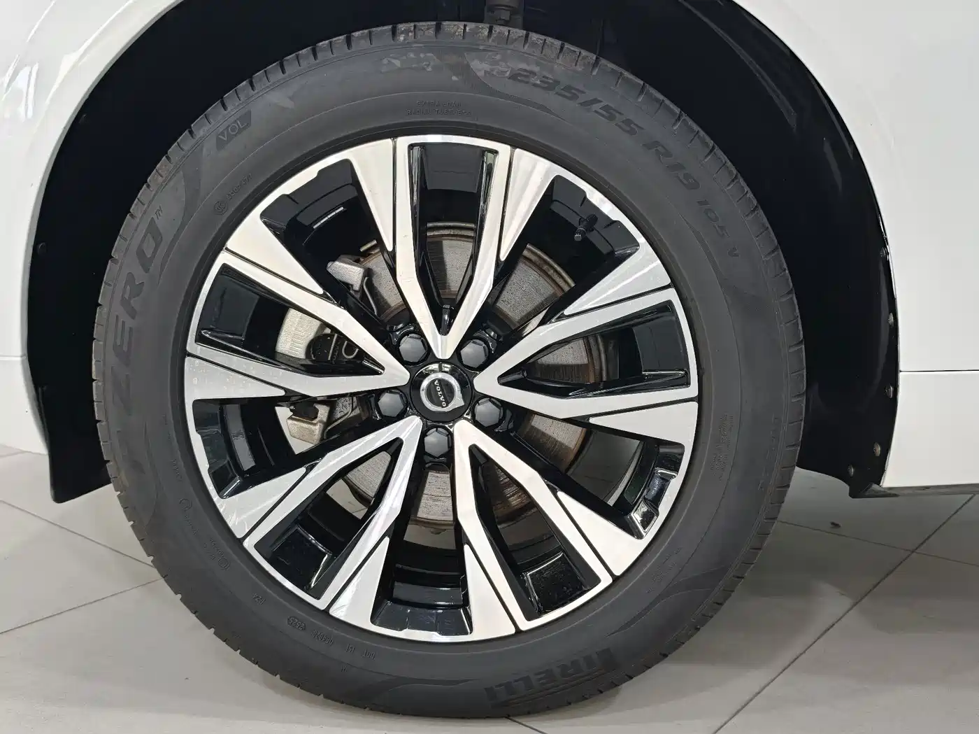 Фото 15 - Volvo XC60