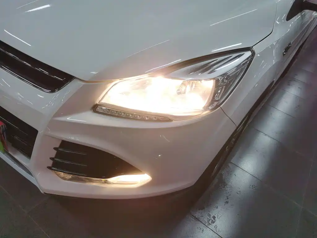 Фото 24 - Ford Kuga