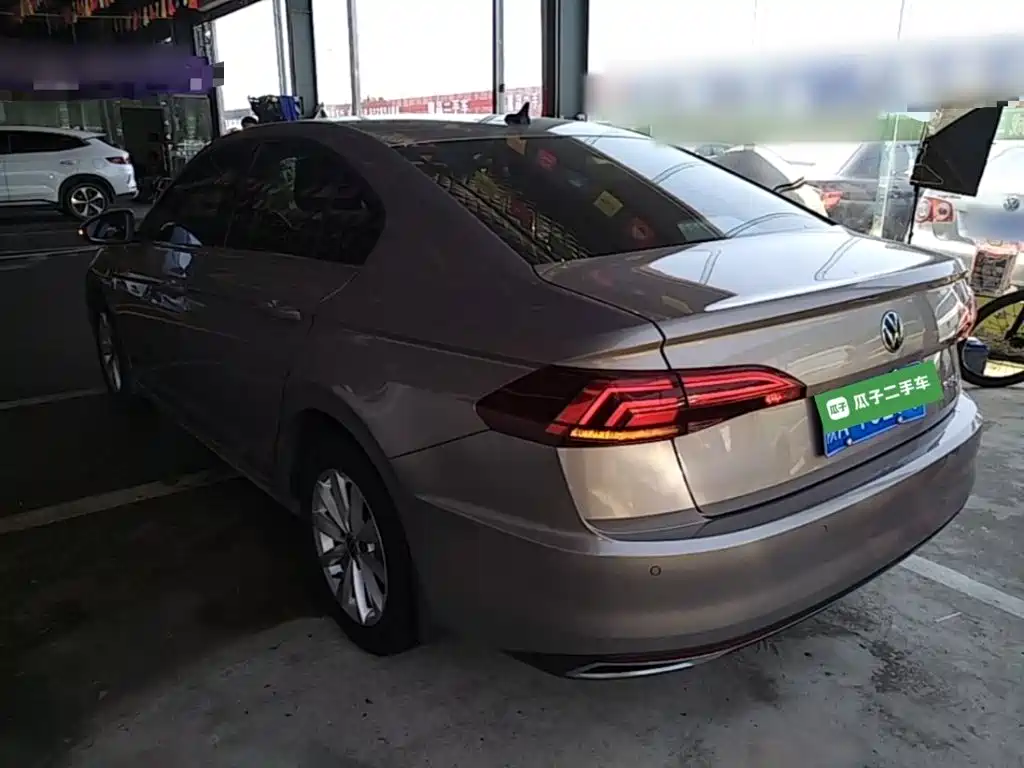 VOLKSWAGEN BORA