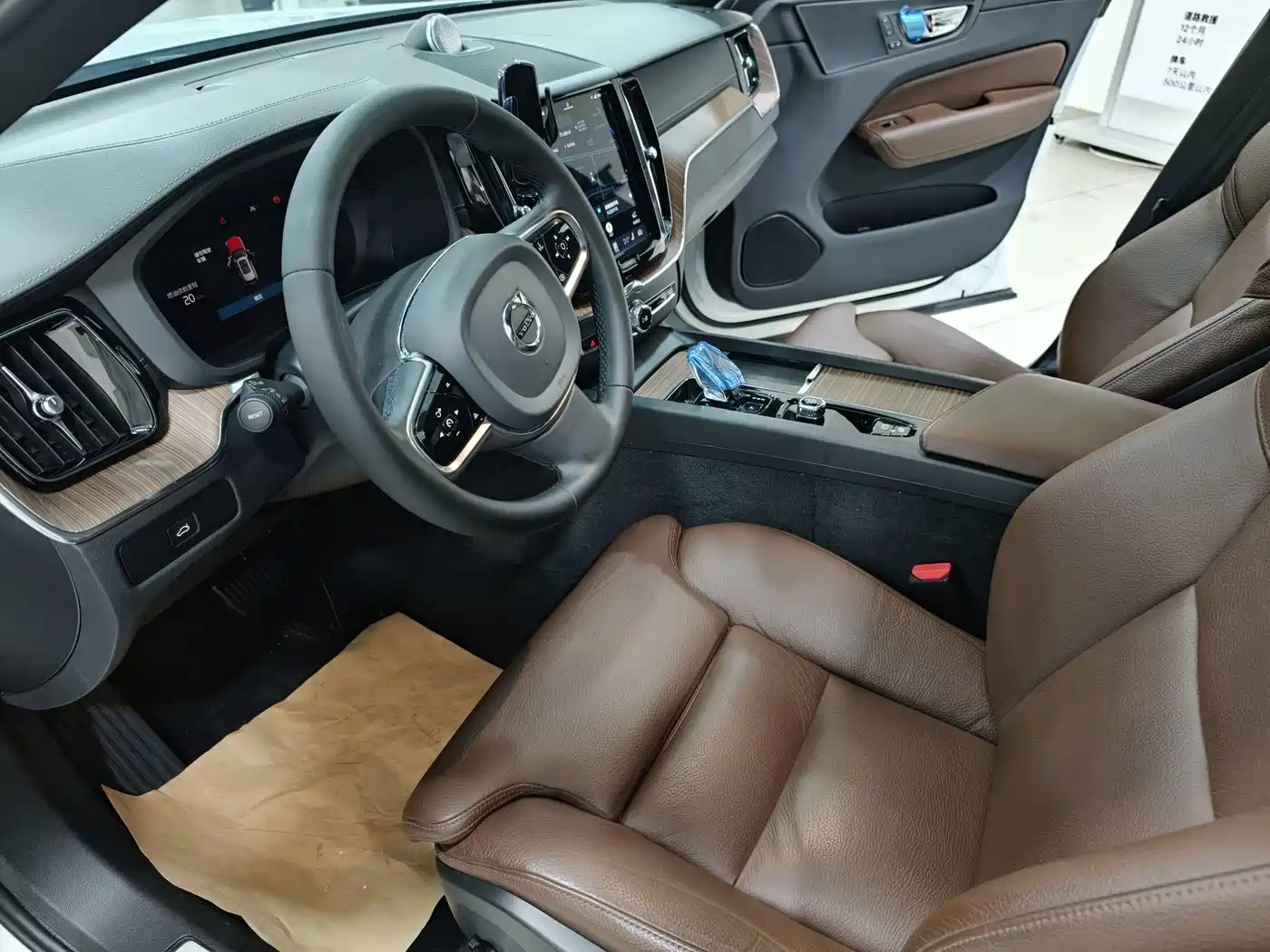 Фото 8 - Volvo XC60