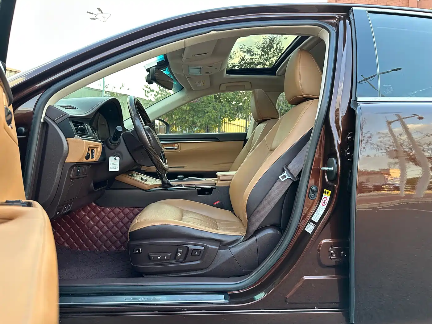 Lexus ES 2015 250 Elegance Edition фото 8