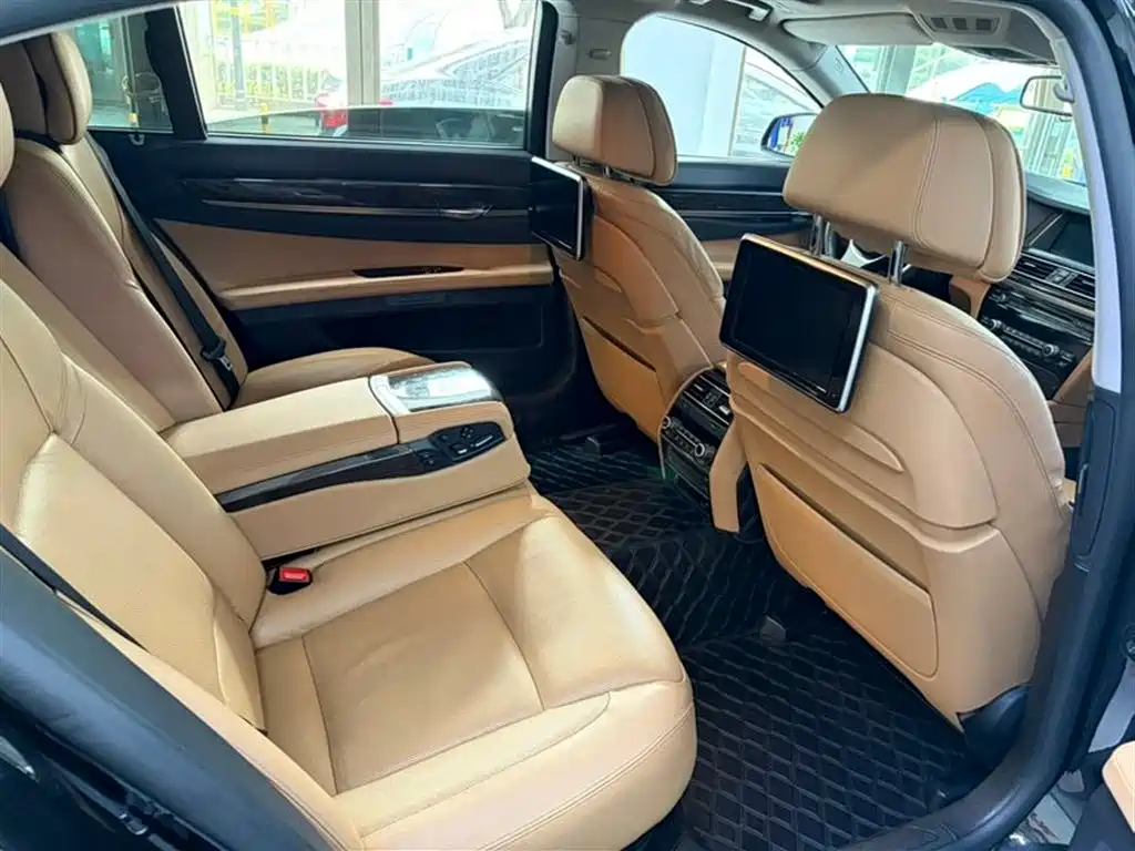 BMW 7 Series 2013 Model 740Li xDrive фото 7