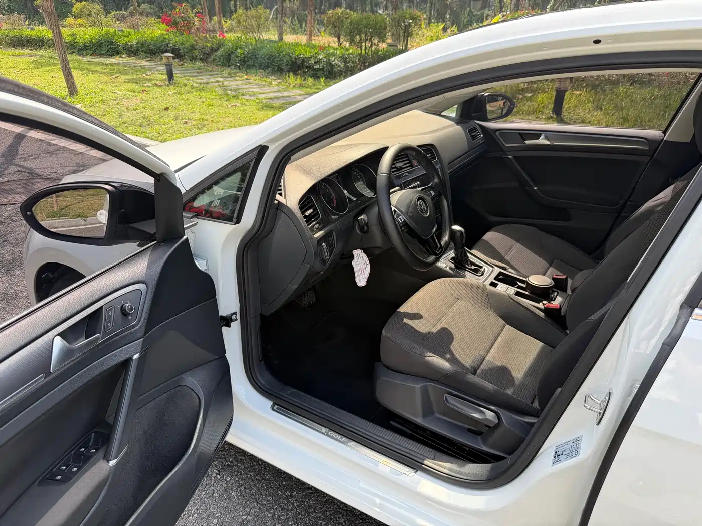 Volkswagen Golf 2017 230TSI Auto Comfort Millionth Anniversary Edition фото 7