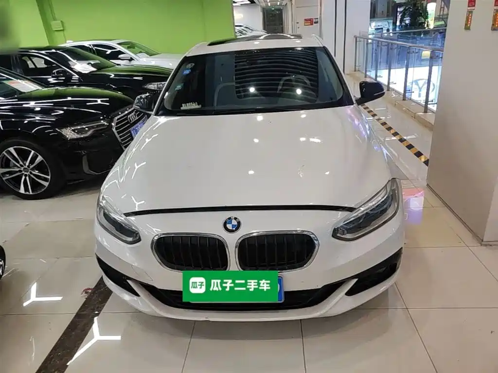 BMW 1 Series 2017 118i Sport фото 3