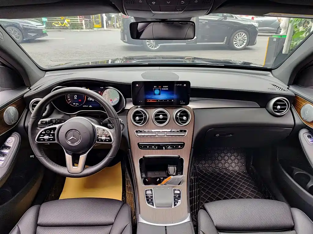 Mercedes-Benz GLC 2021 GLC 300 L 4MATIC Sporty фото 10