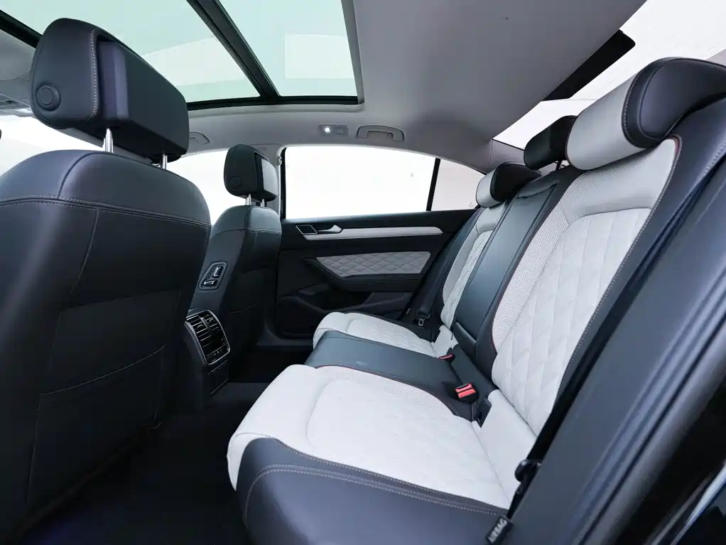 Volkswagen Magotan 2025 2025 Facelift Public Edition 330TSI DSG Luxury