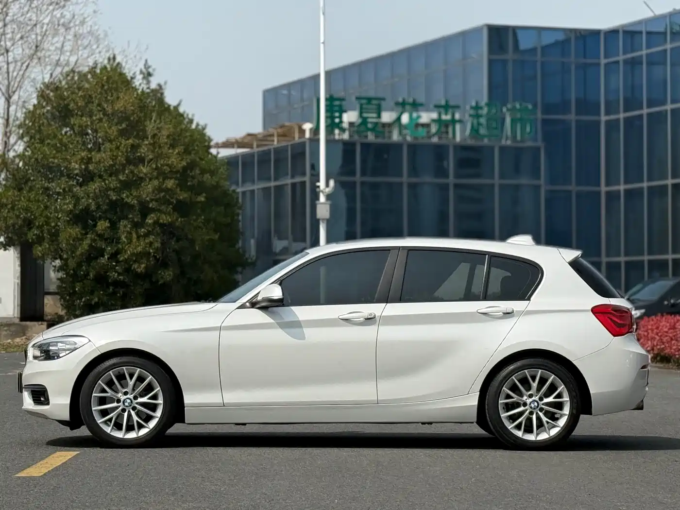 BMW 1 Series (Import) 2015 120i Leading фото 4