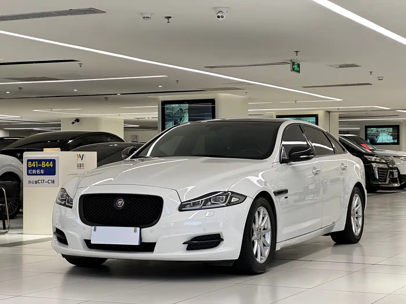 Jaguar XJ 2016 2015 XJL 3.0 SC 2WD Panorama Business Edition