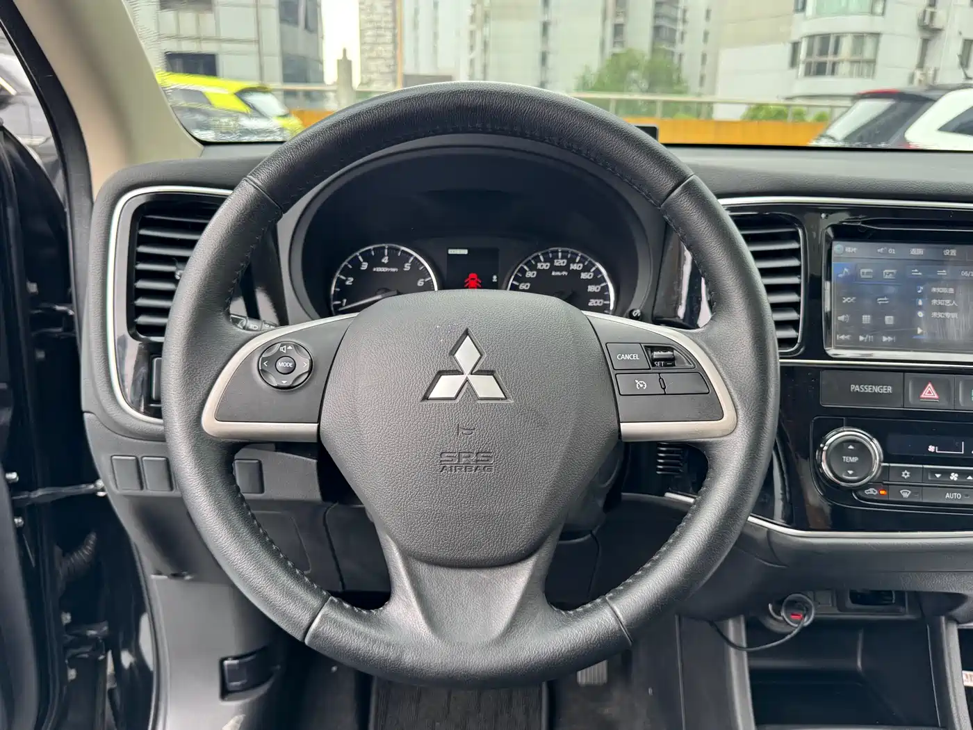 Mitsubishi Outlander (Import) 2014 2.4L 4WD Luxury Value Edition 7-seater фото 9